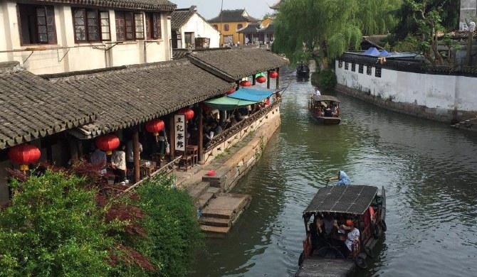 喜欢一个女生怎么和她聊天？游戏画面